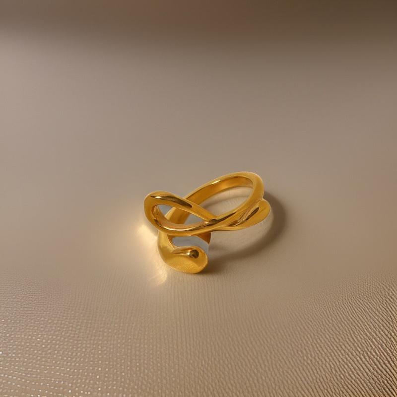 Lulu Statement Tie Ring / 18K Gold Plated 2