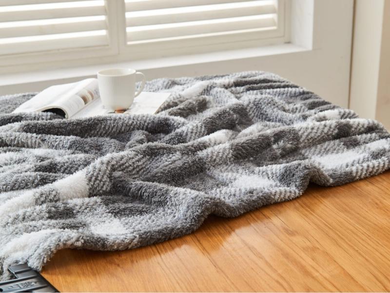 Fluffy Check Throw 130 x 180cm Extra Large Teddy Fleece Sofa Set Bed Blanket Christmas Throw Soft & Cozy Thermal Warm Checkered Travel Throws Blush Pink Green Charcoal Rust 4 Elegant Colors 7