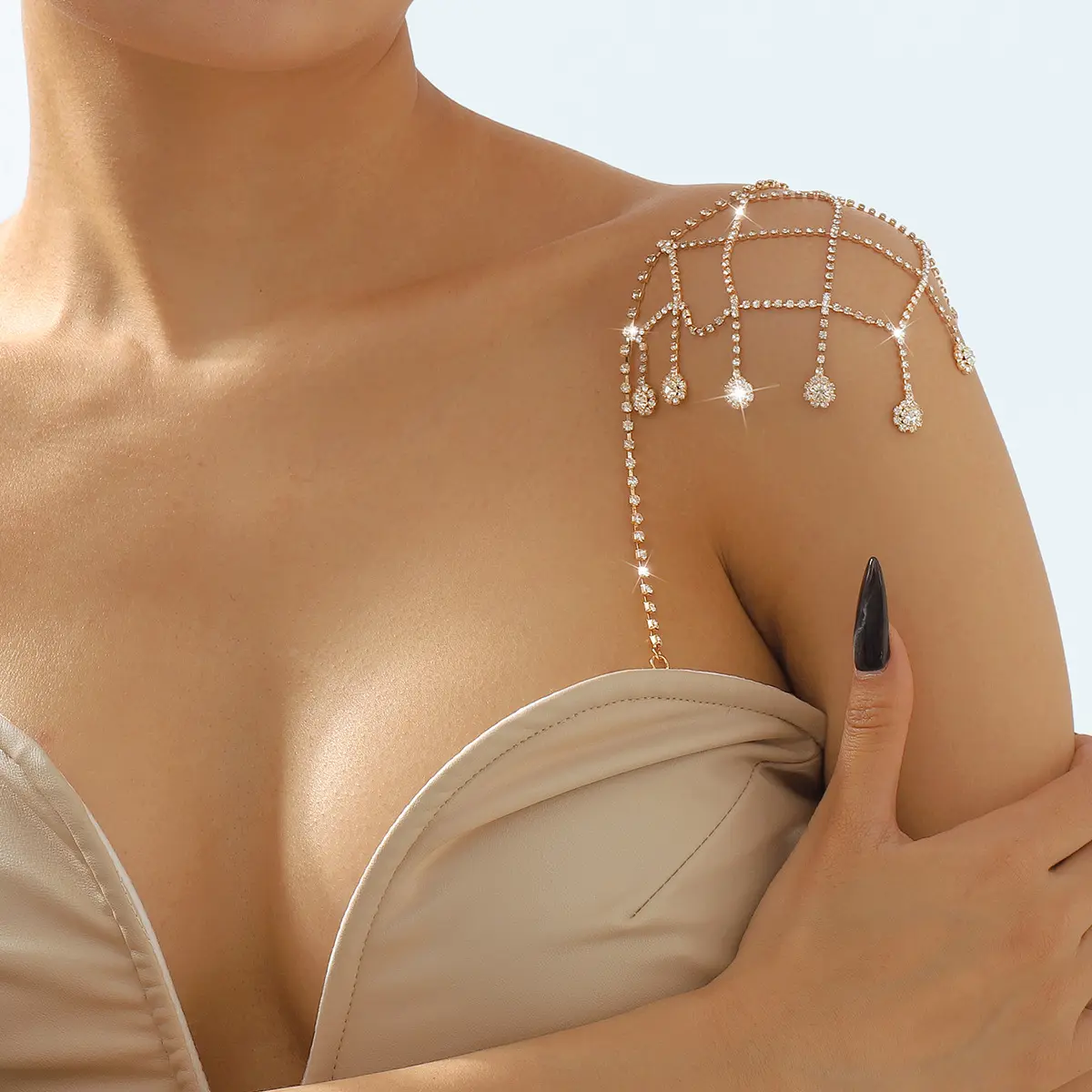 Simple Hollowed-out Diamond Rhinestone Shoulder Chain Jewelry Tassel Shoulder Chain FashionSsexy Claw Body Chain for Women