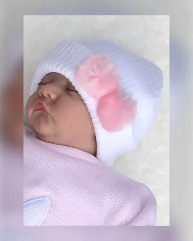 BABIES FIRST SIZE KNITTED  HAT POM POM 0