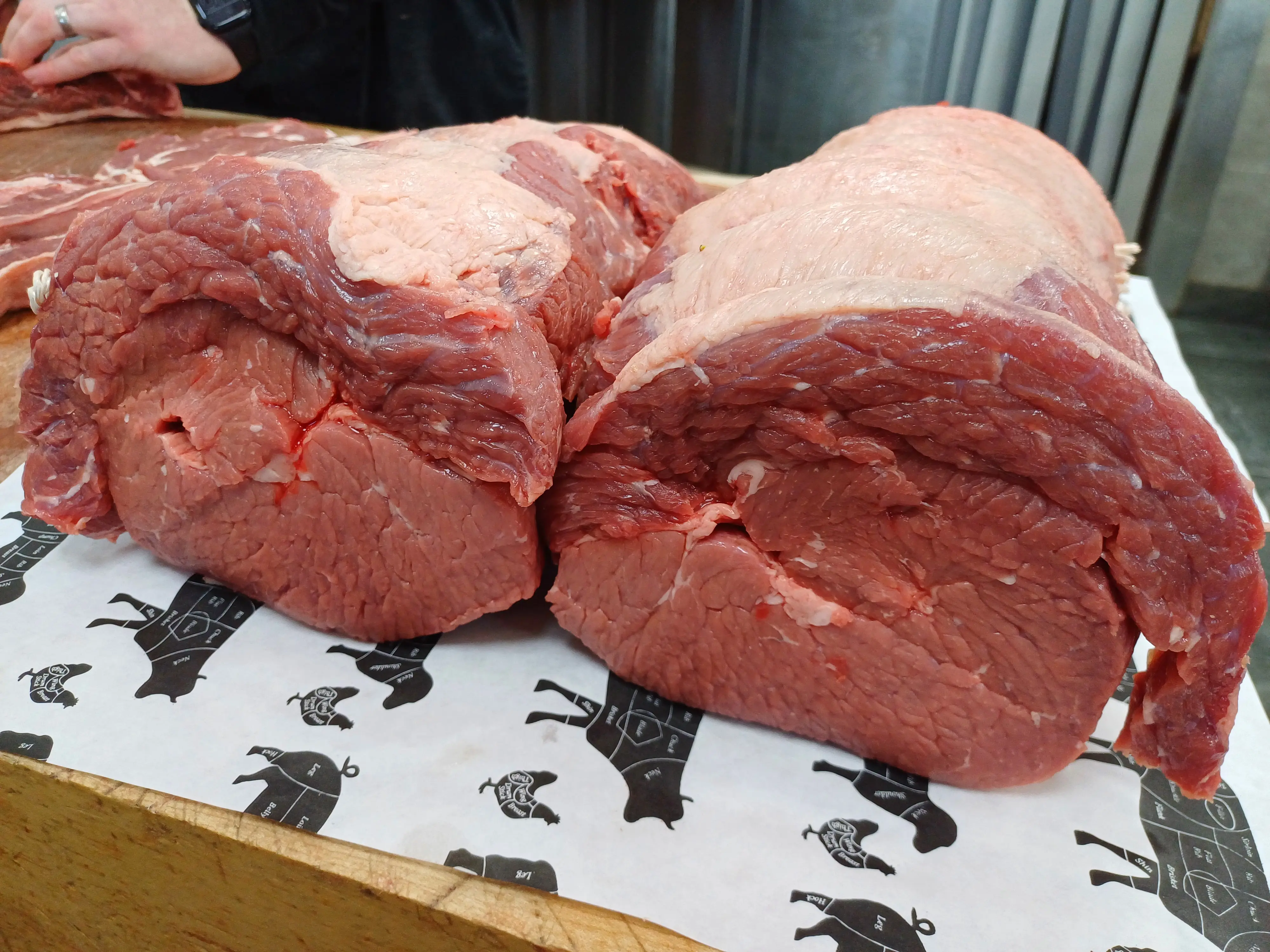 Brisket of Beef - 1kg Deliciously Flavorful Meat for Your Feast - Food