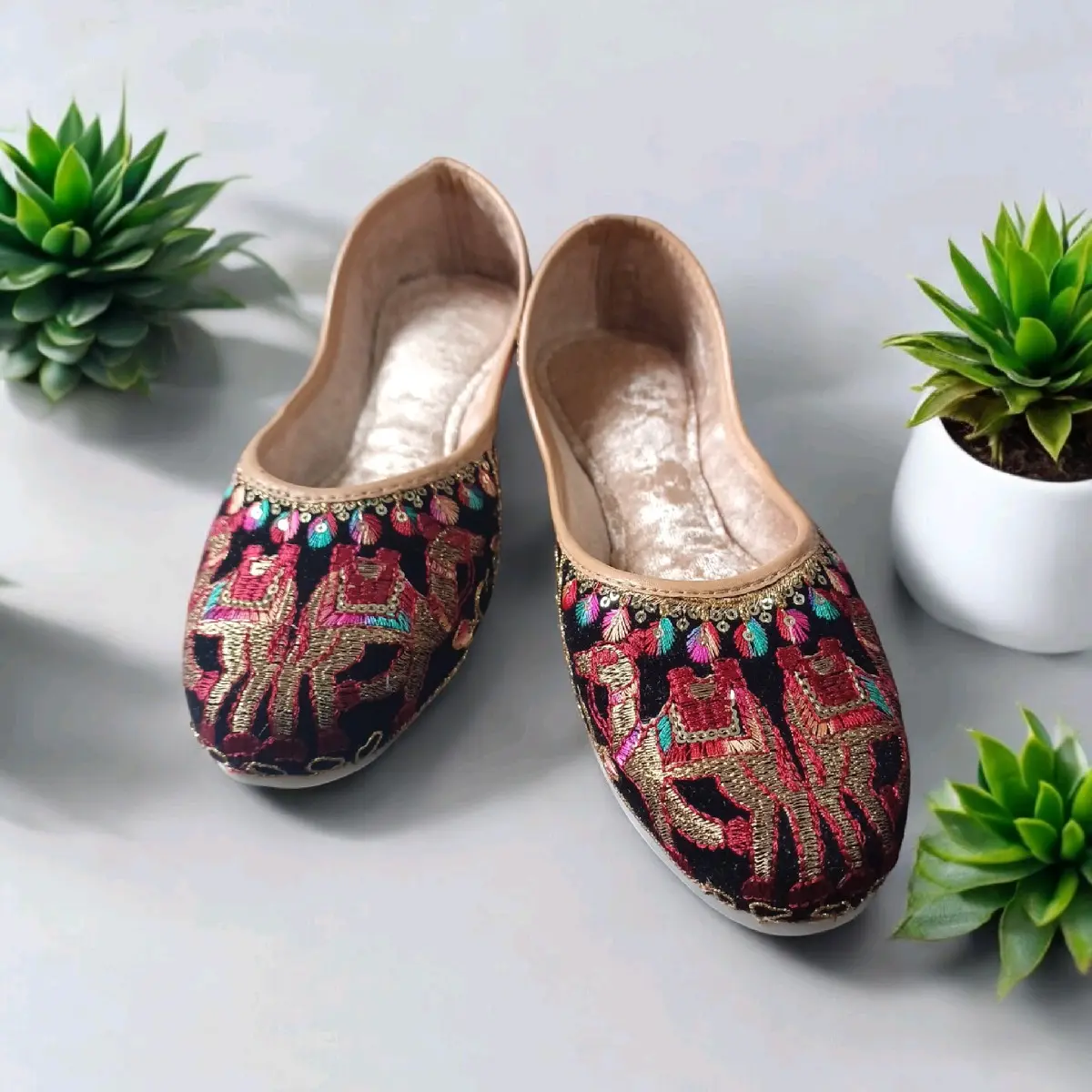 Elegant Punjabi Jutti with Fine Embroidery
