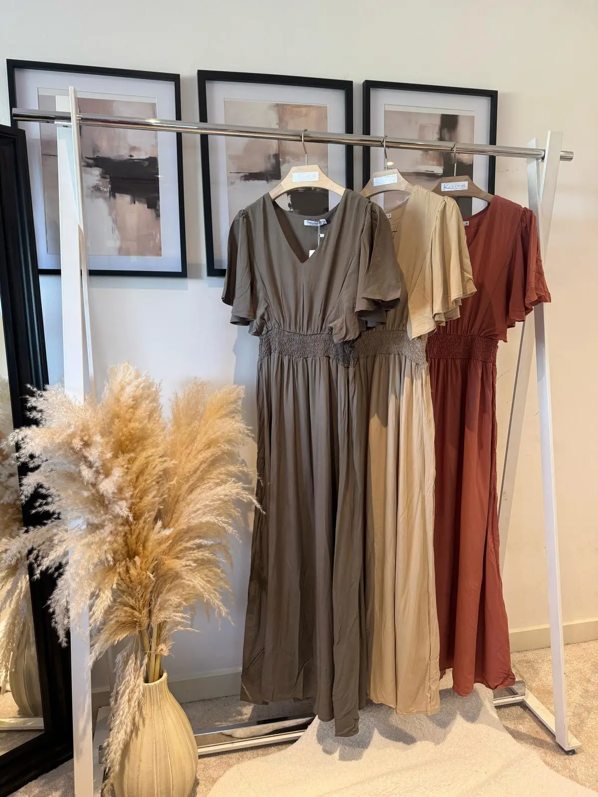 Alara - Women's Flutter Sleeve Smocked Maxi Dress - V-Neck Flowy Casual Dress - Pieces Summer Comfort Style fits holiday