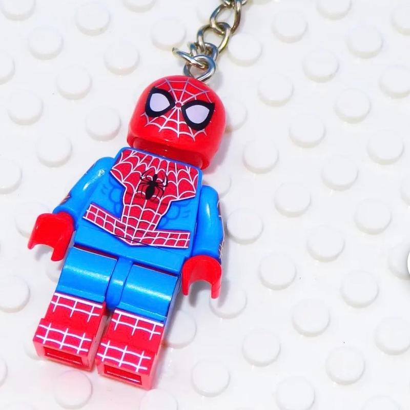 Mini Figures cartoon wolverine Spiderman  iron man captain Comic Character Keyring Car Keys Perfect Gift couple keychain 6