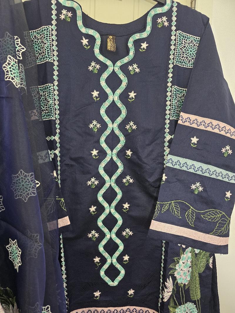 Product Introduction of Women's Embroidered Suit with Organza Dupatta and Plain Trousers - 3 Piece Set - Womenswear, Comfort 1