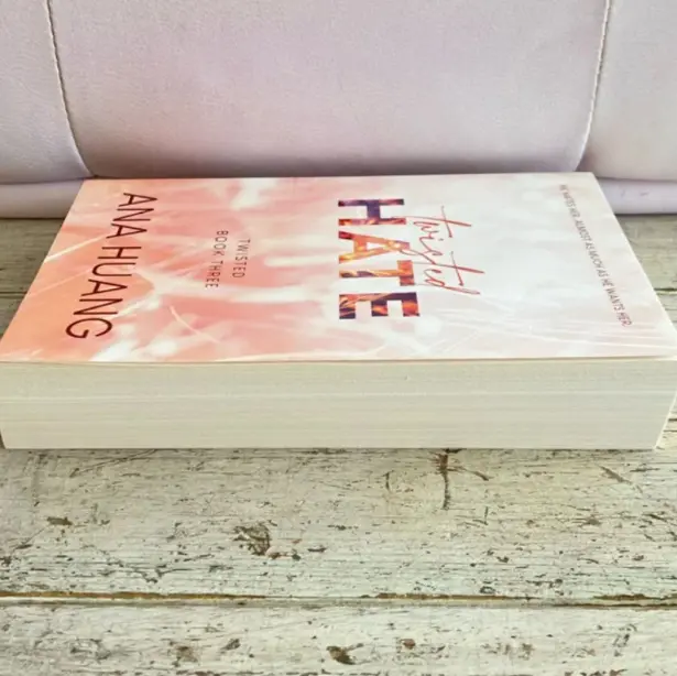 Twisted Hate by Ana Huang: the must-read enemies to lovers - Paperback, 5 May 2022 4