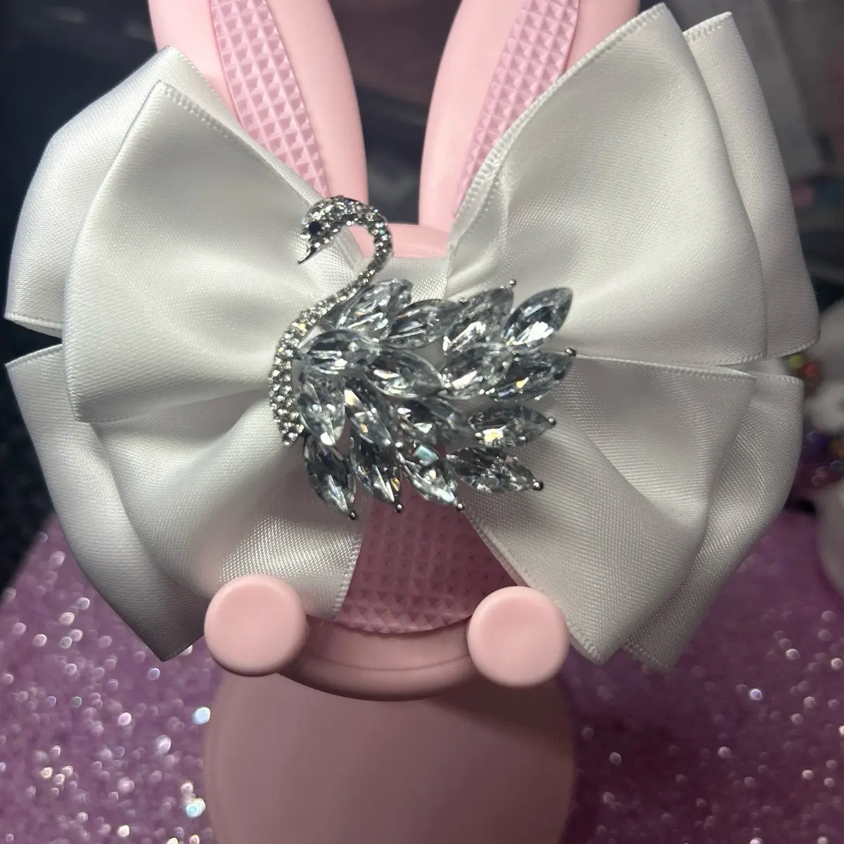 Diamond swan