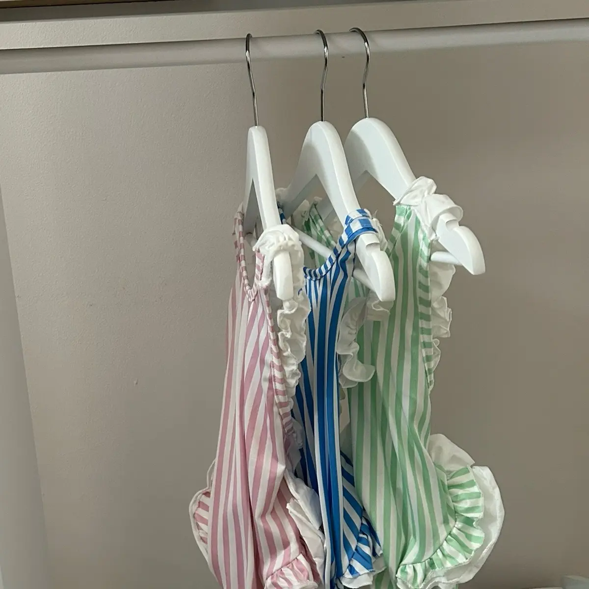 Girl frill cross back swimsuit