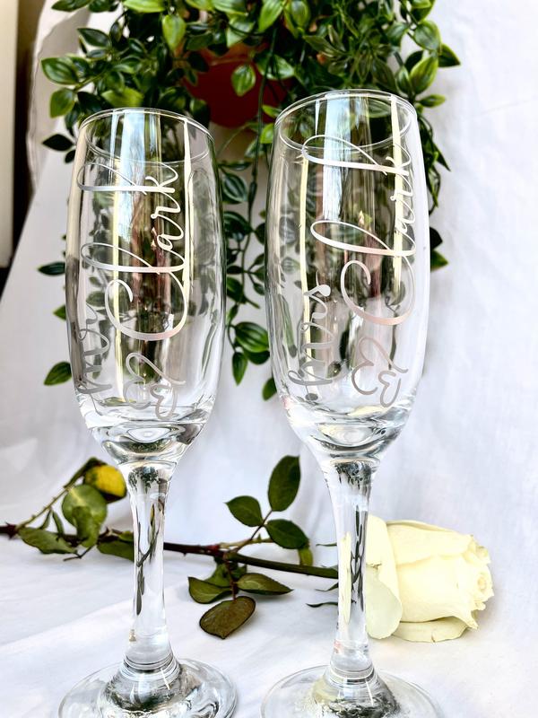 Personalized Wedding Glasses for the Bride and Groom | Mr and Mrs Glasses | Groom Bride Glasses | Glasses for Two | Wedding Glasses Set 2