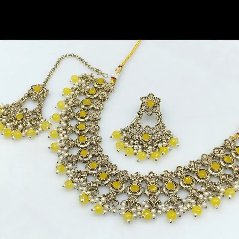 Gold and yellow choker set