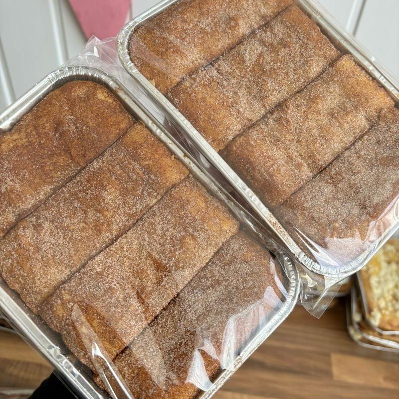 Cinnamon Doughnut Blondie Tray - White Chocolate Blondie Rolled in Cinnamon Sugar - 18x11cm 3