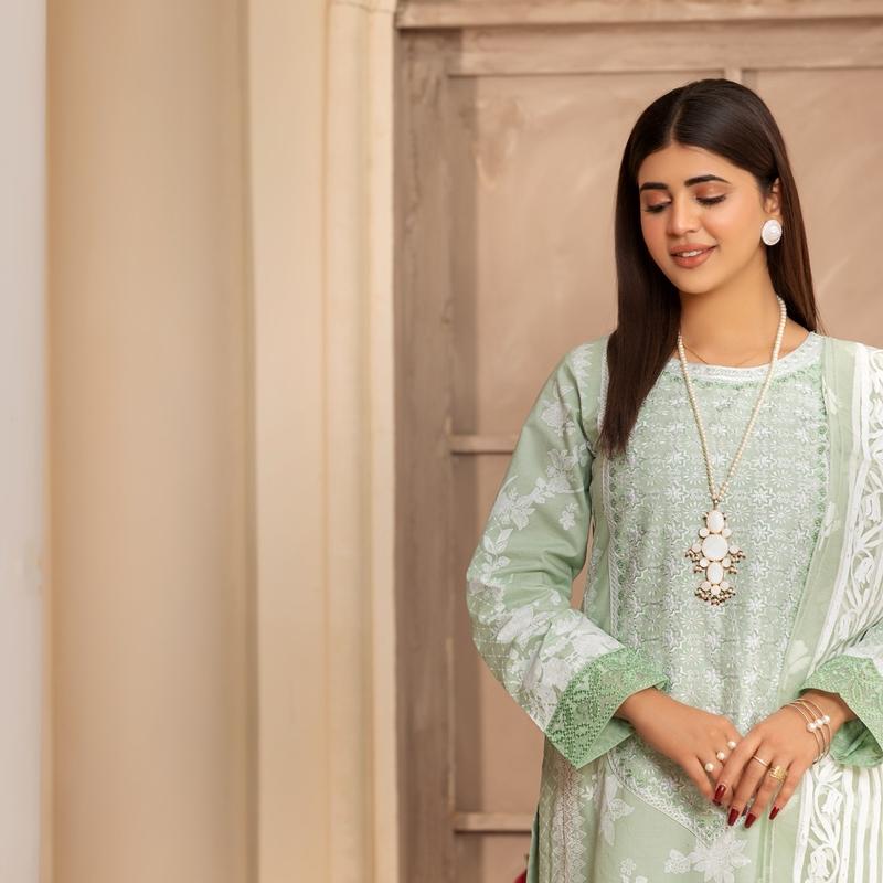 3 Pc Ready To Wear Cambric Cotton Embroidered Suit 2