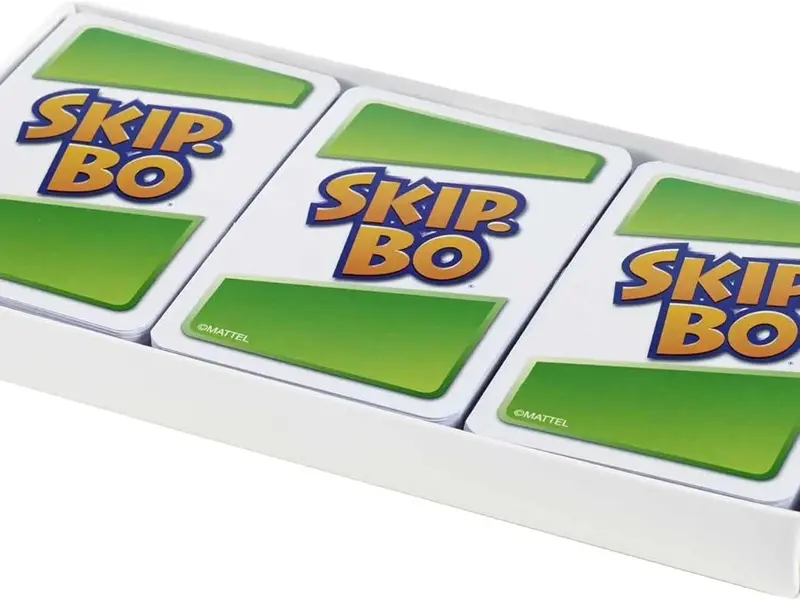 Mattel Games - Skip Bo Card Game - Fun and Exciting Game for Family Friend, Classic Card Games for Adults Kids 3
