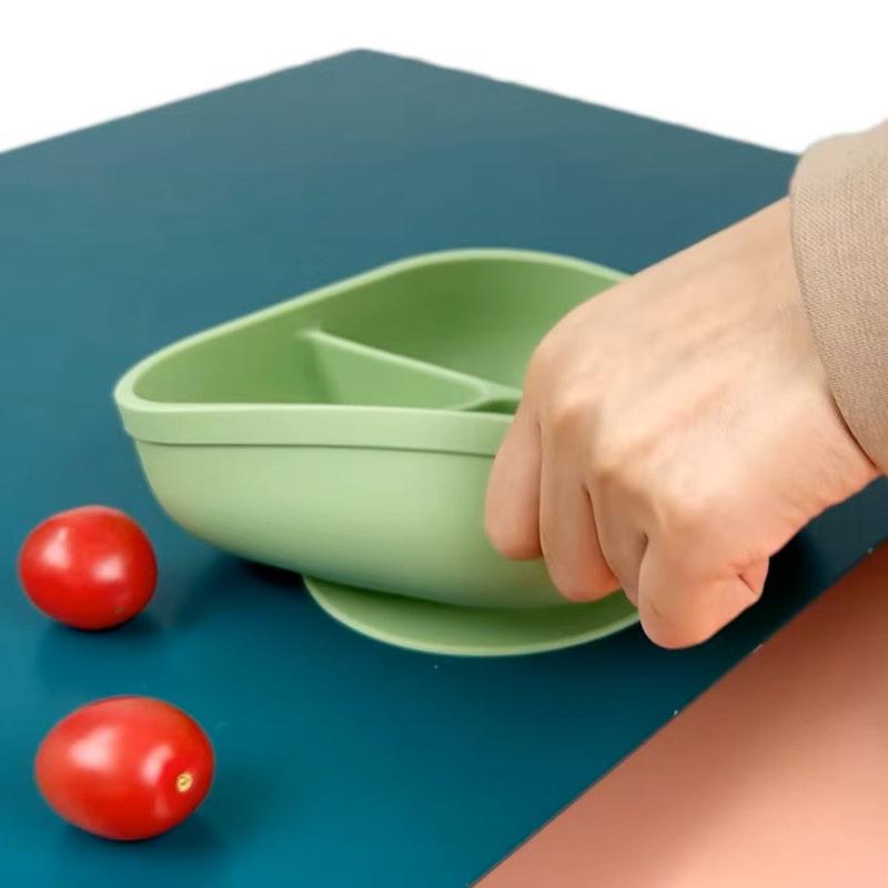 Square Silicone Suction Bowl with 3 Compartments 4