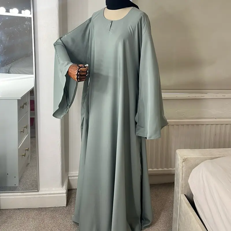 Closed Bell Sleeve Abaya 3