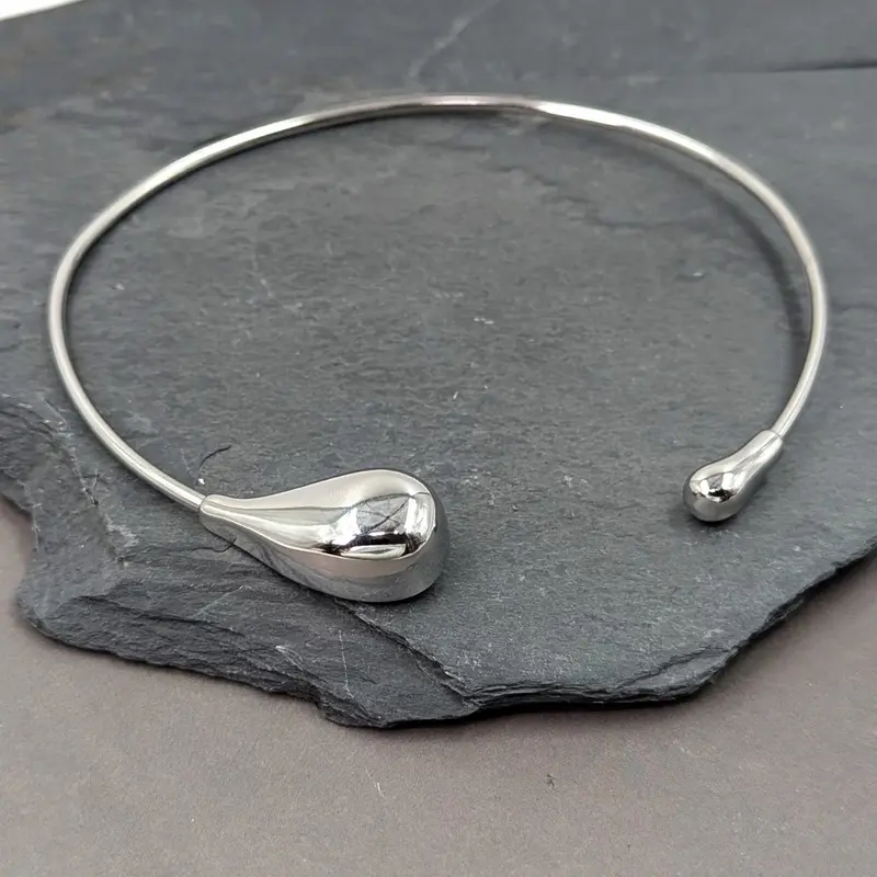 "NEW" JEWELLERY - NECKLACES - BRACELETS - EARRINGS - BROOCH 1