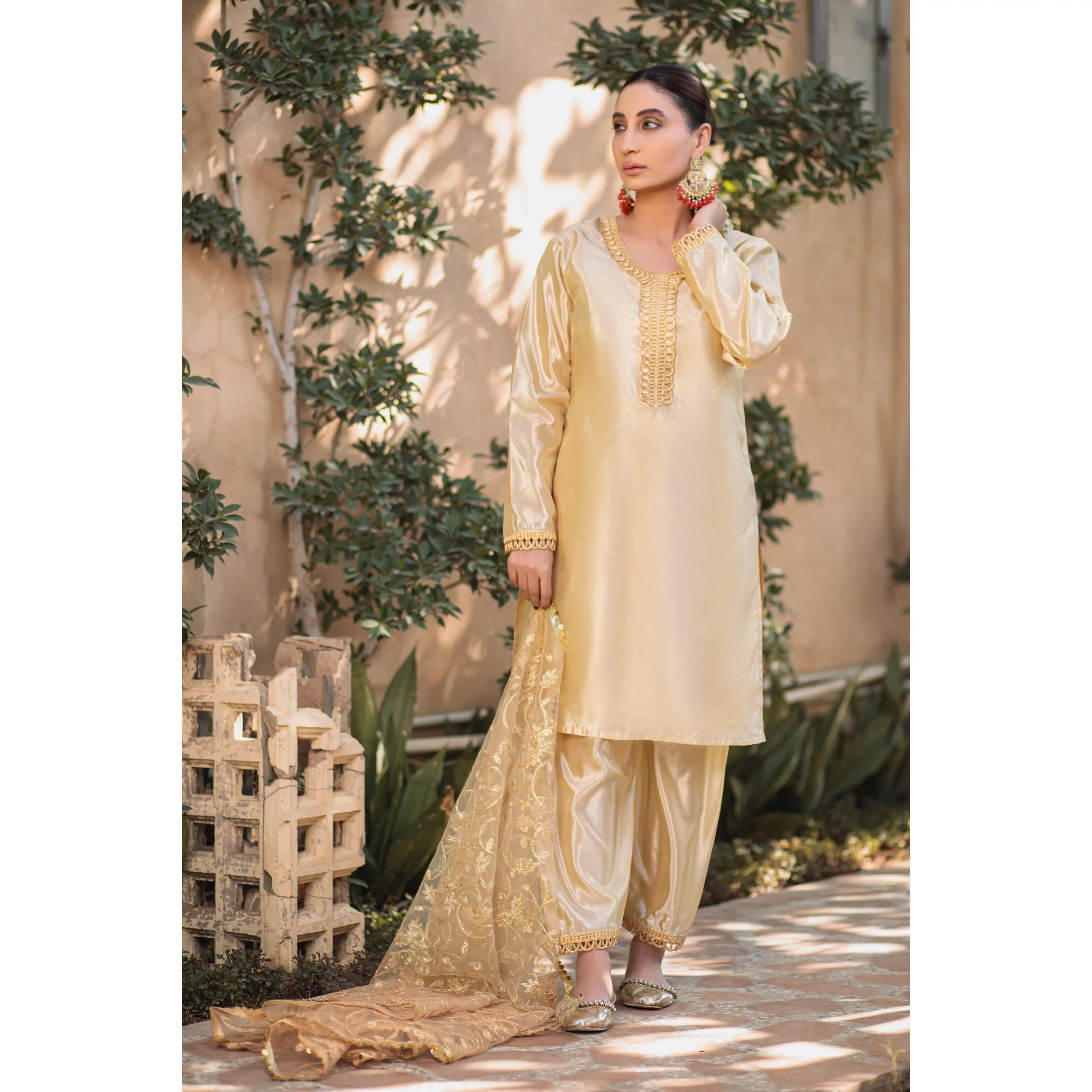 Womenswear Soft Amber plain suit Dress Lace Traditional Clothing