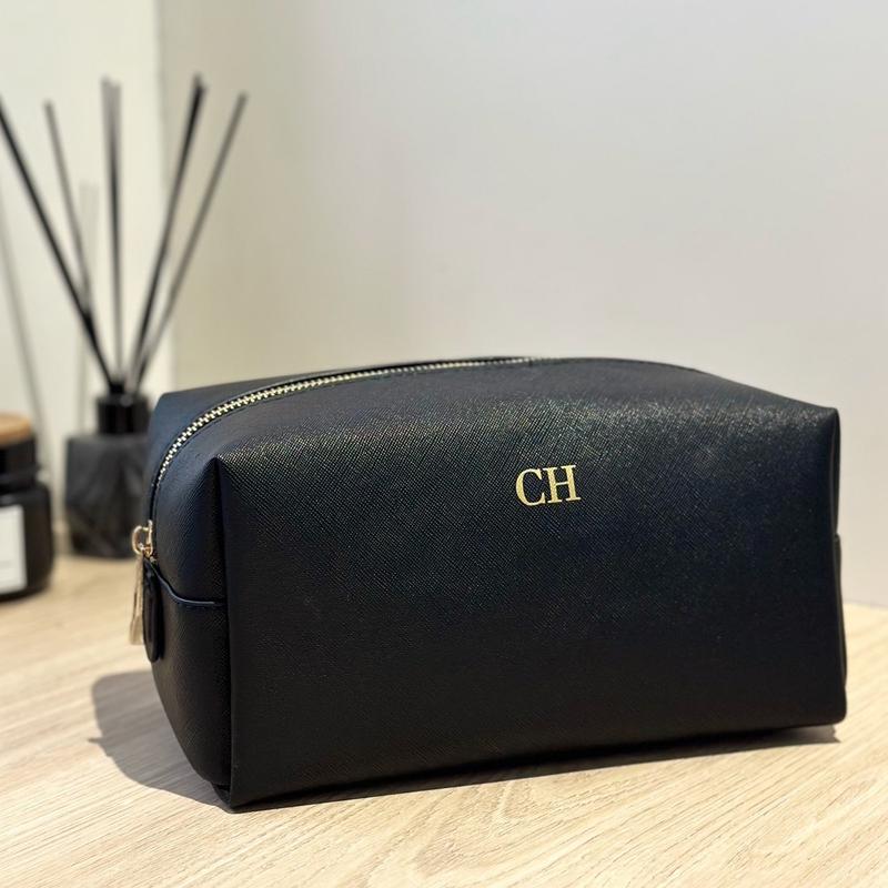 Personalised toiletries case, personalised cosmetics case, makeup storage bag, travel case, toiletries case, personalised gifts, beauty bag 1