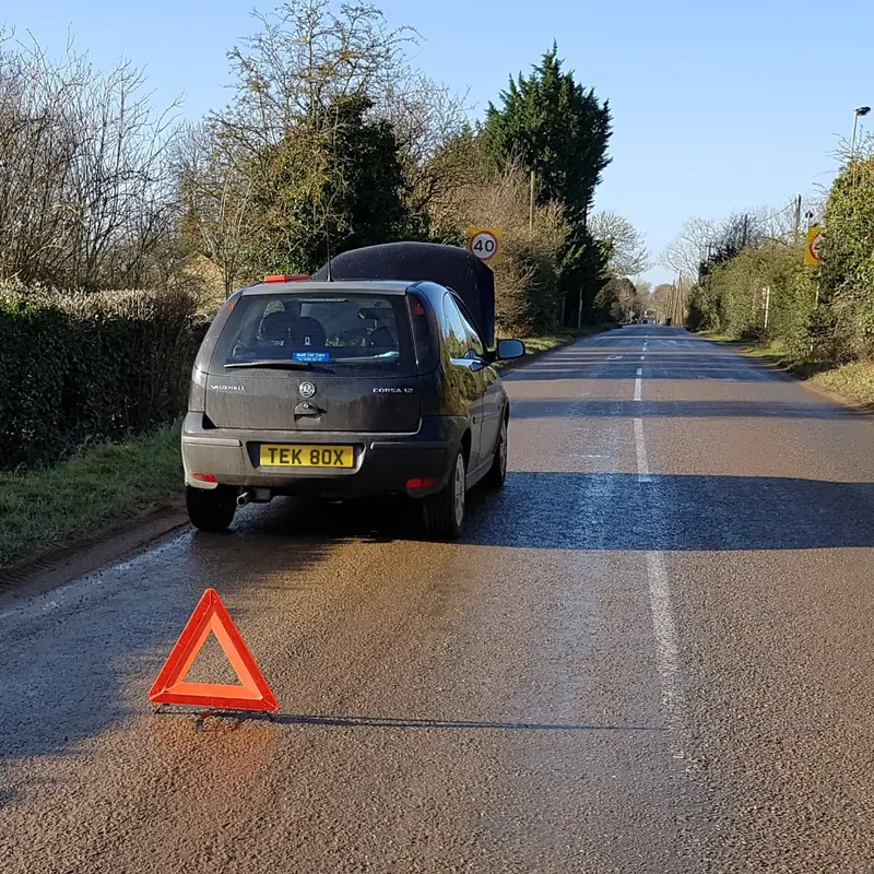 Car Warning Safety Triangle - Highly Reflective and Foldable 1