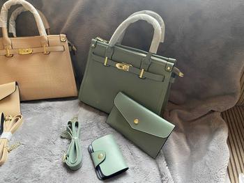 Product Review of Women's Fashionable Crocodile Embossed Tote Bag & Wallet & Clutch Bag, Large Capacity Pu Tote Bag with Shoulder Strap, Casual Trendy Versatile High-quality Daily Commuting  Bag Set from M**s V**y 0